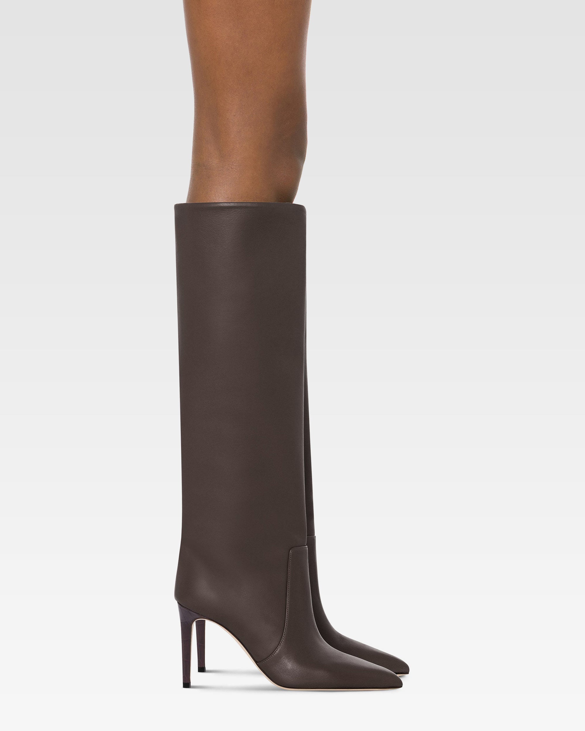 Stiefel aus ebenholzfarbenem Kalbsveloursleder