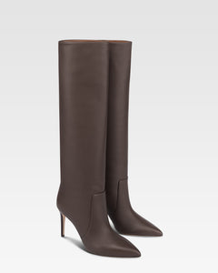 Boots in ebony calf leather