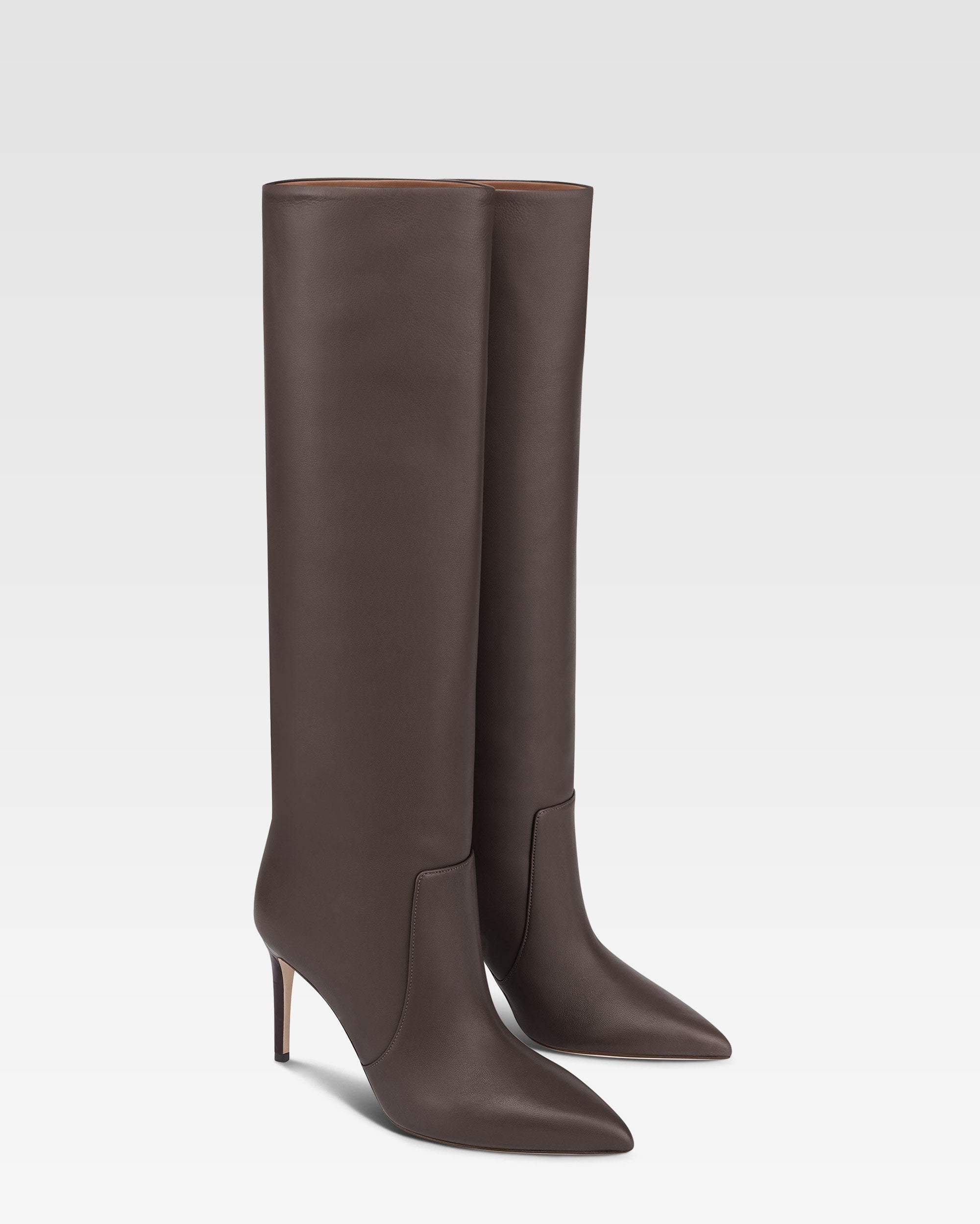 Stiefel aus ebenholzfarbenem Kalbsveloursleder