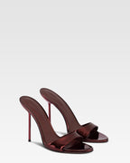 Mules en piel color granate con efecto espejo