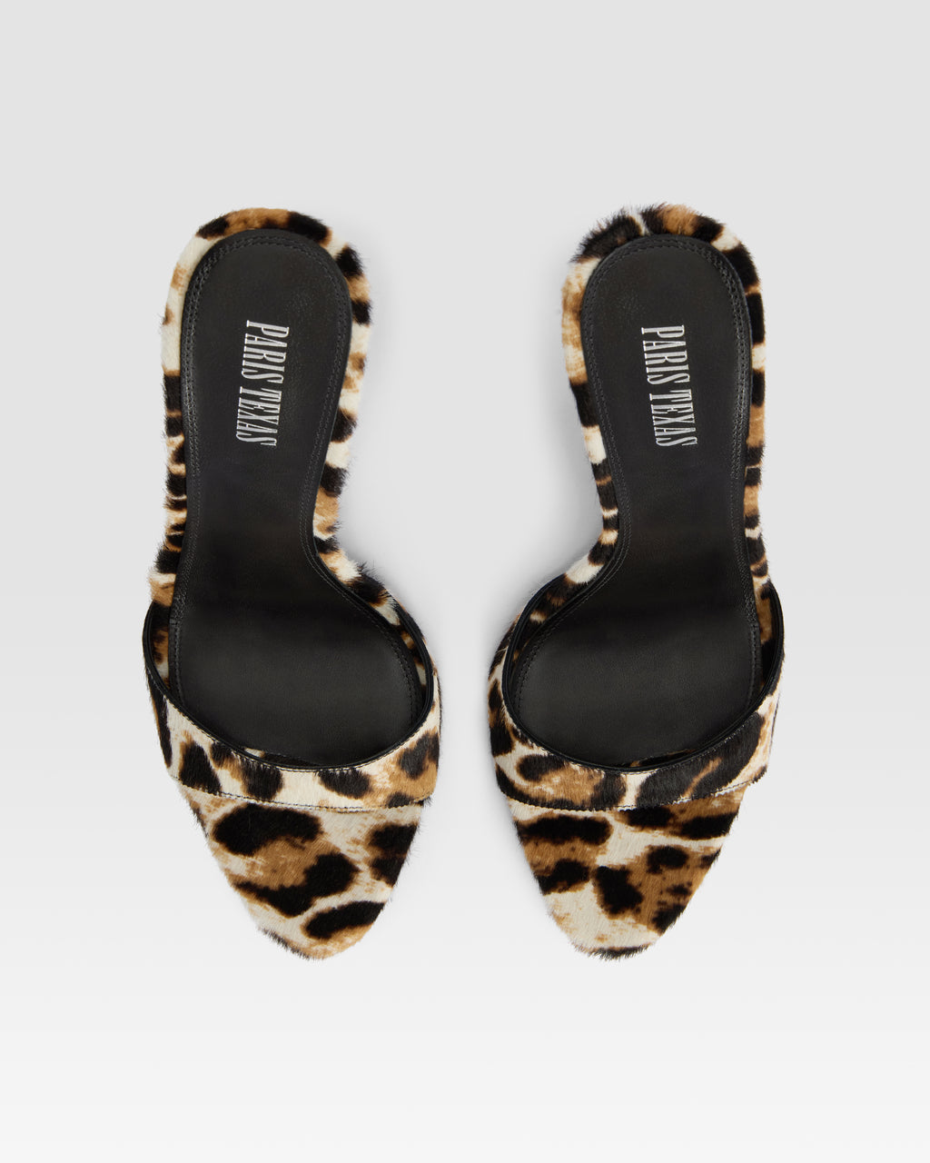 Mules de piel con estampado de leopardo blanco