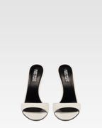 Mules en charol blanco