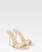 Mules en cuir verni couleur amande