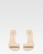 Mules en cuir verni couleur amande