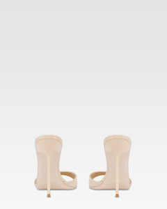 Mules en cuir verni couleur amande