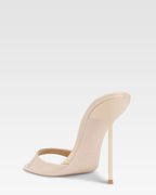 Mules en cuir verni couleur amande