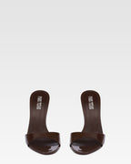 Mules en charol color chocolate