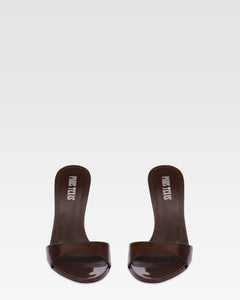 Mules en charol color chocolate