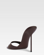 Mules en charol color chocolate