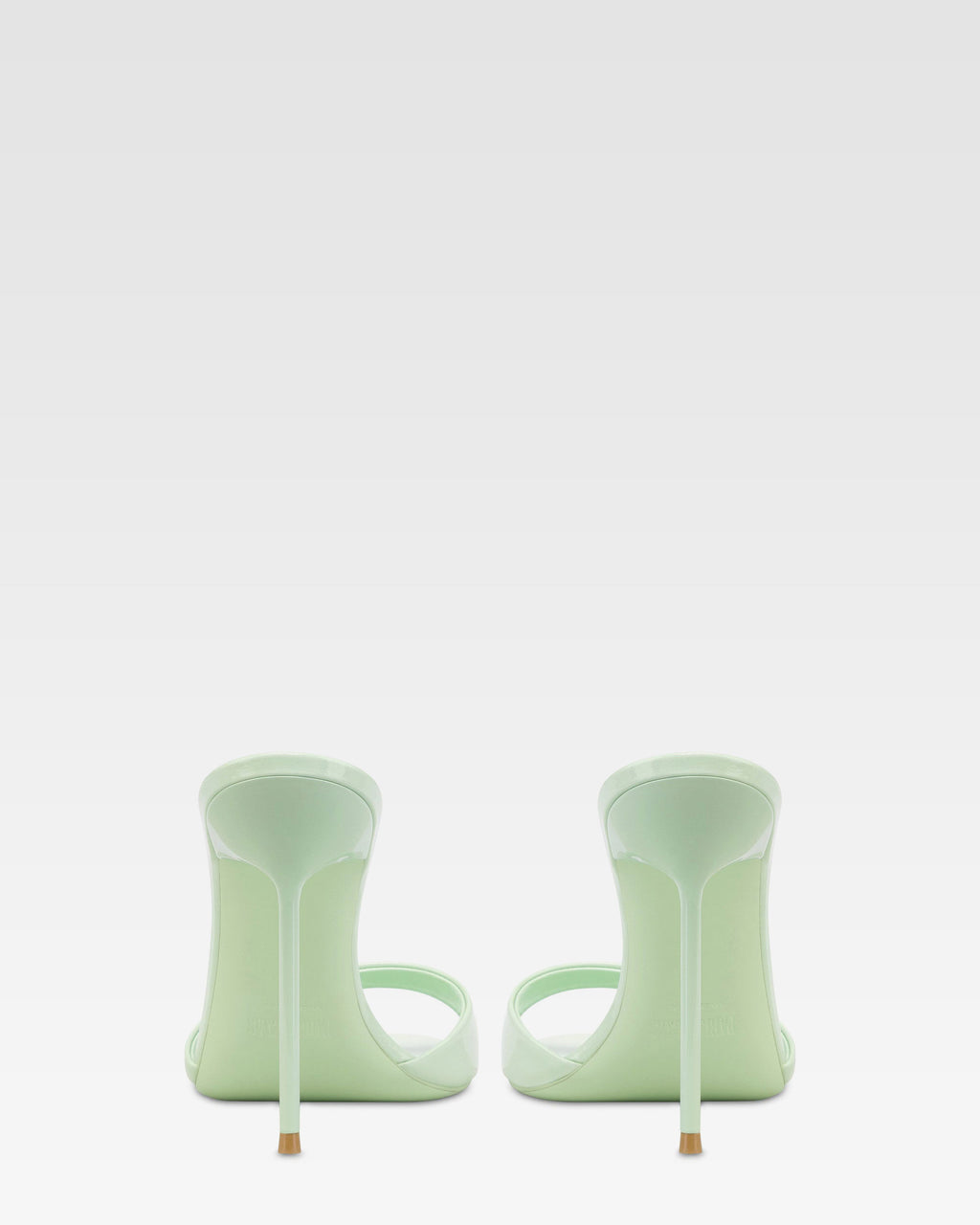Mules in mint patent leather