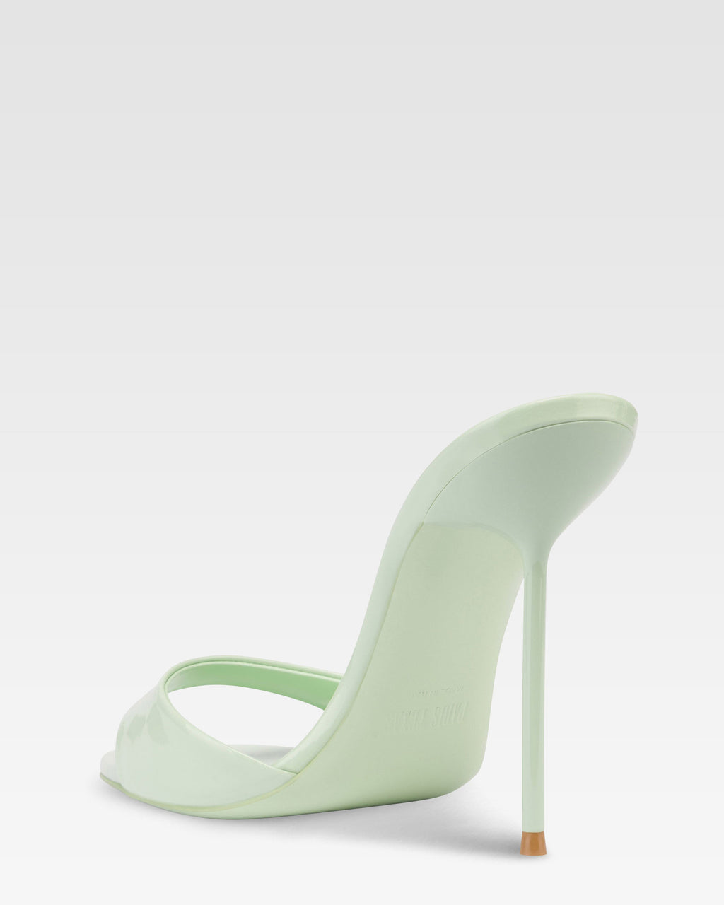 Mules in mint patent leather