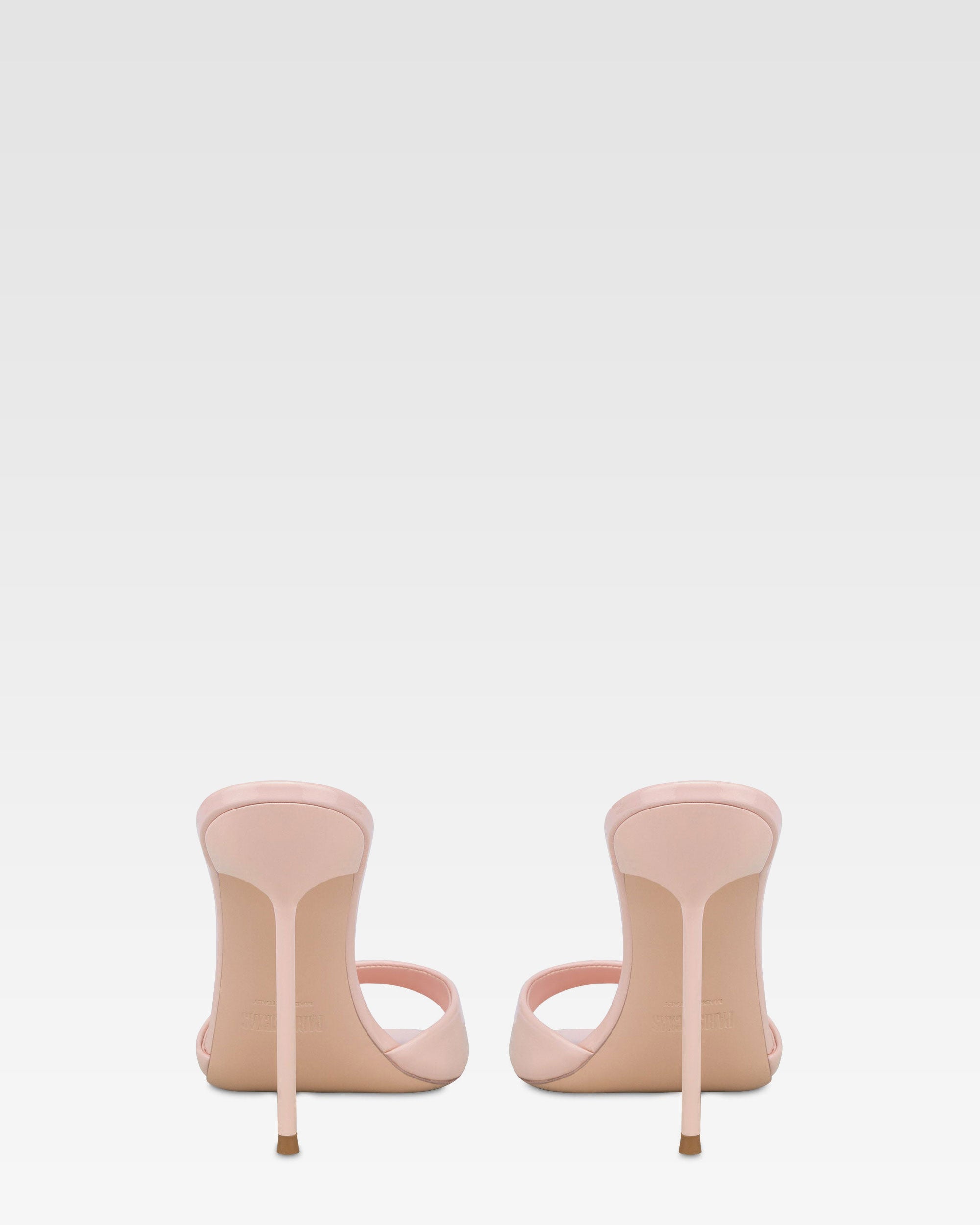 Pantoletten aus puderrosa Lackleder