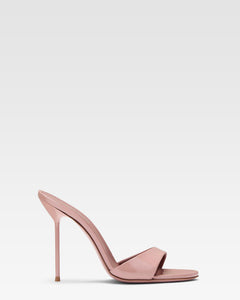 Mules in patent pink