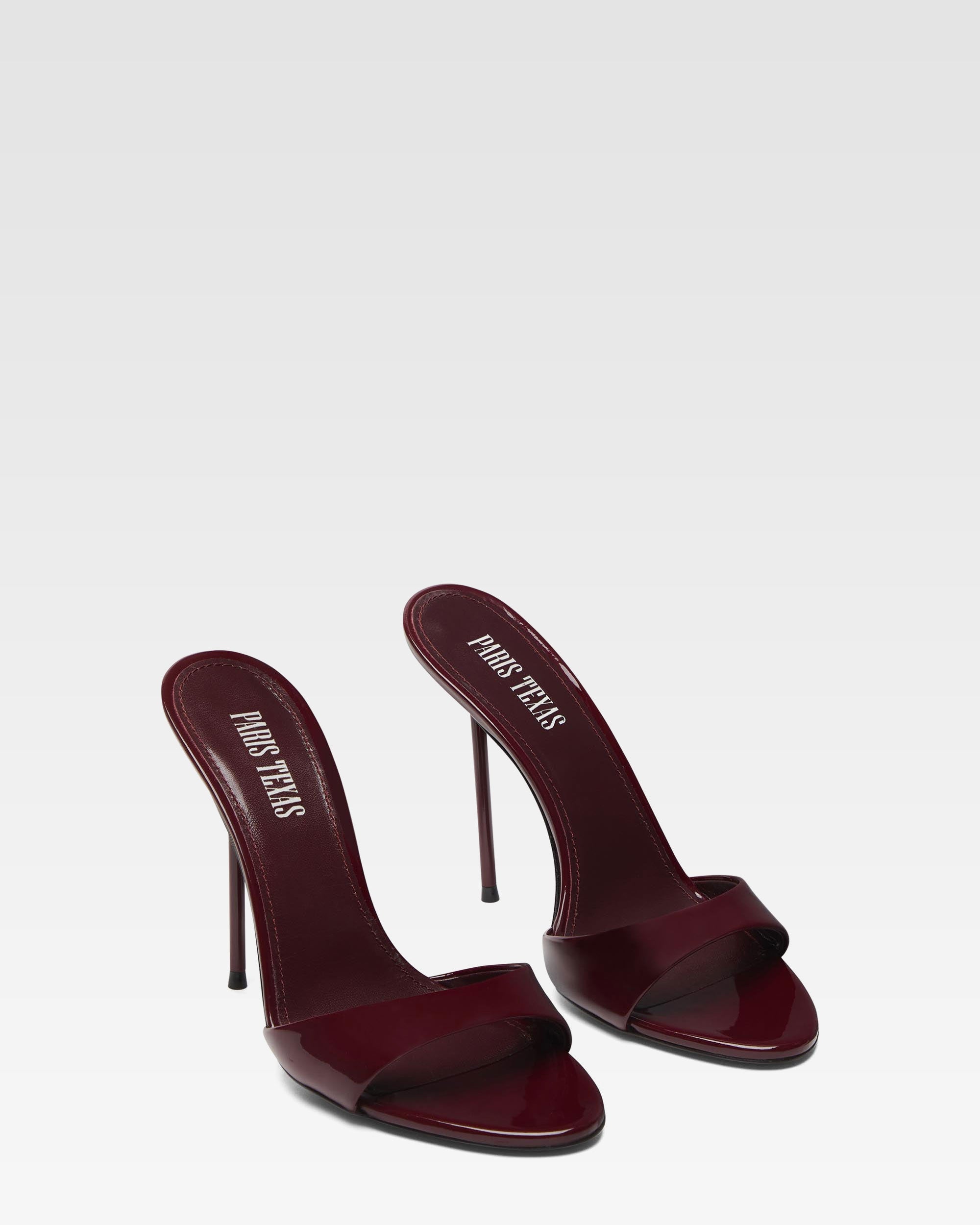 Mules en cuir verni rouge noir