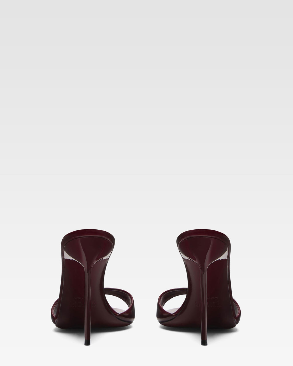 Mules en cuir verni rouge noir
