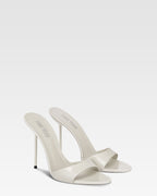 Mules in vernice grigia