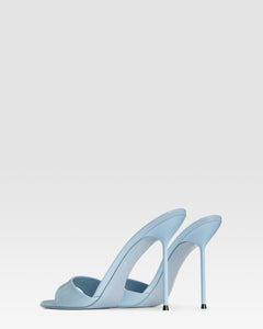 Mules en cuir verni couleur denim