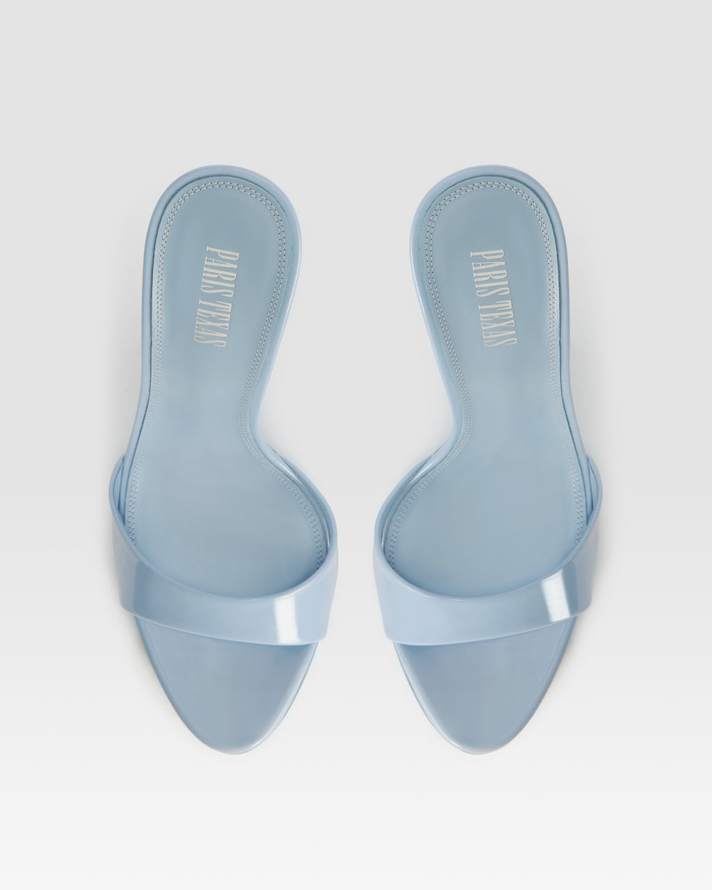 Mules en cuir verni couleur denim