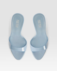 Mules en cuir verni couleur denim