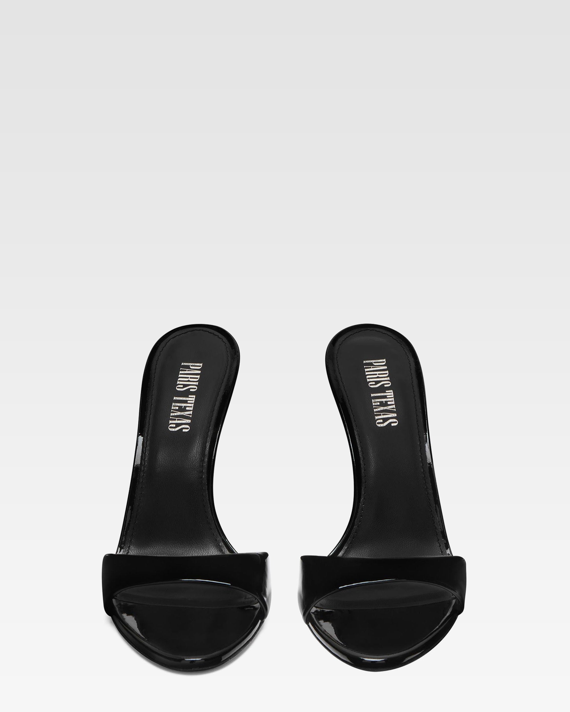 Mules aus schwarzem Lackleder