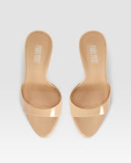 Mules in honey patent leather