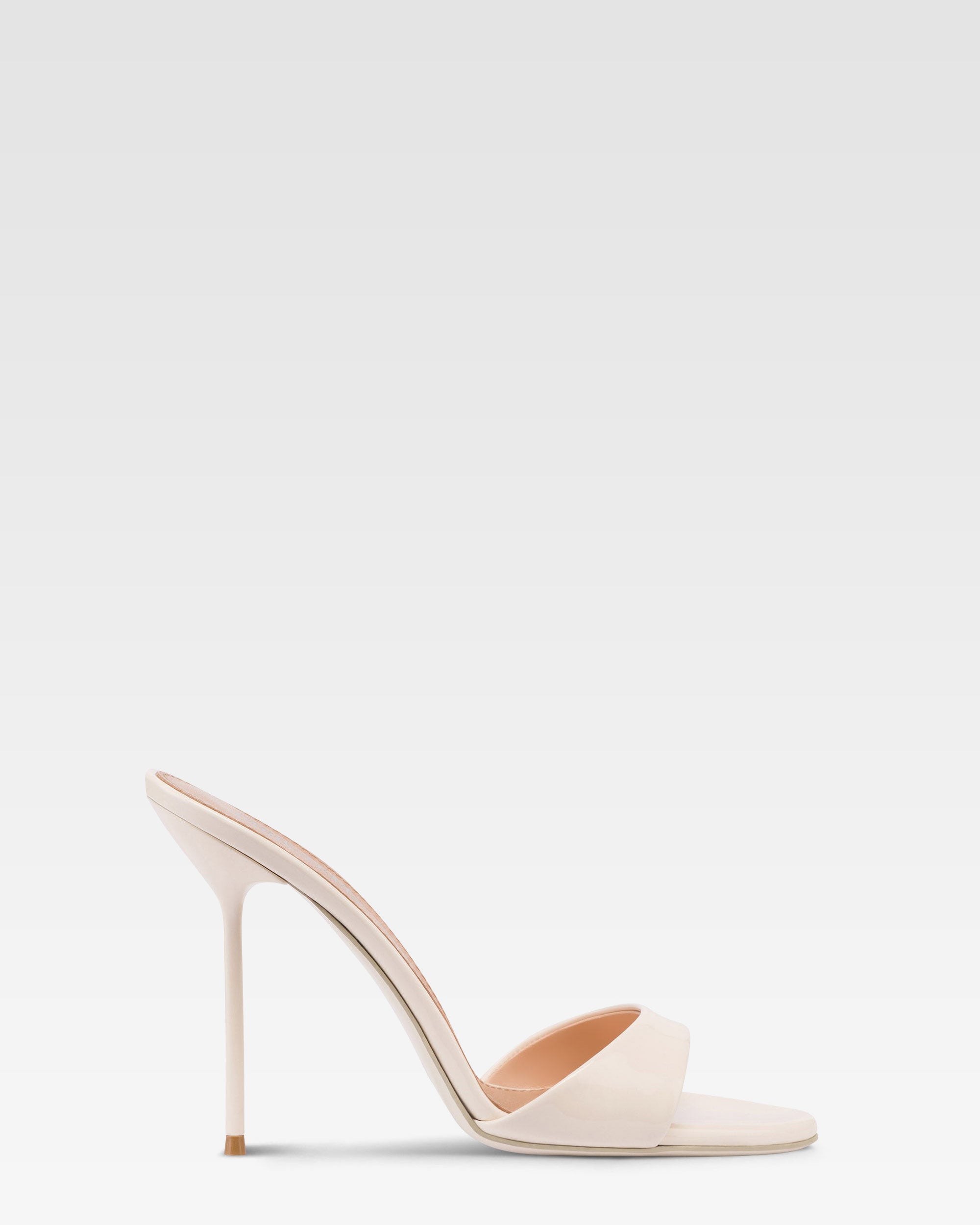 Mules en cuir verni couleur ivoire