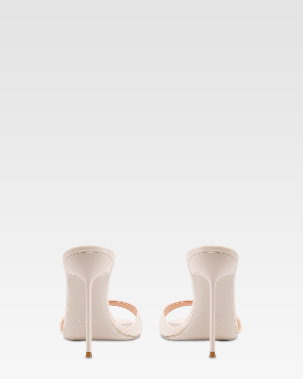 Mules en charol marfil