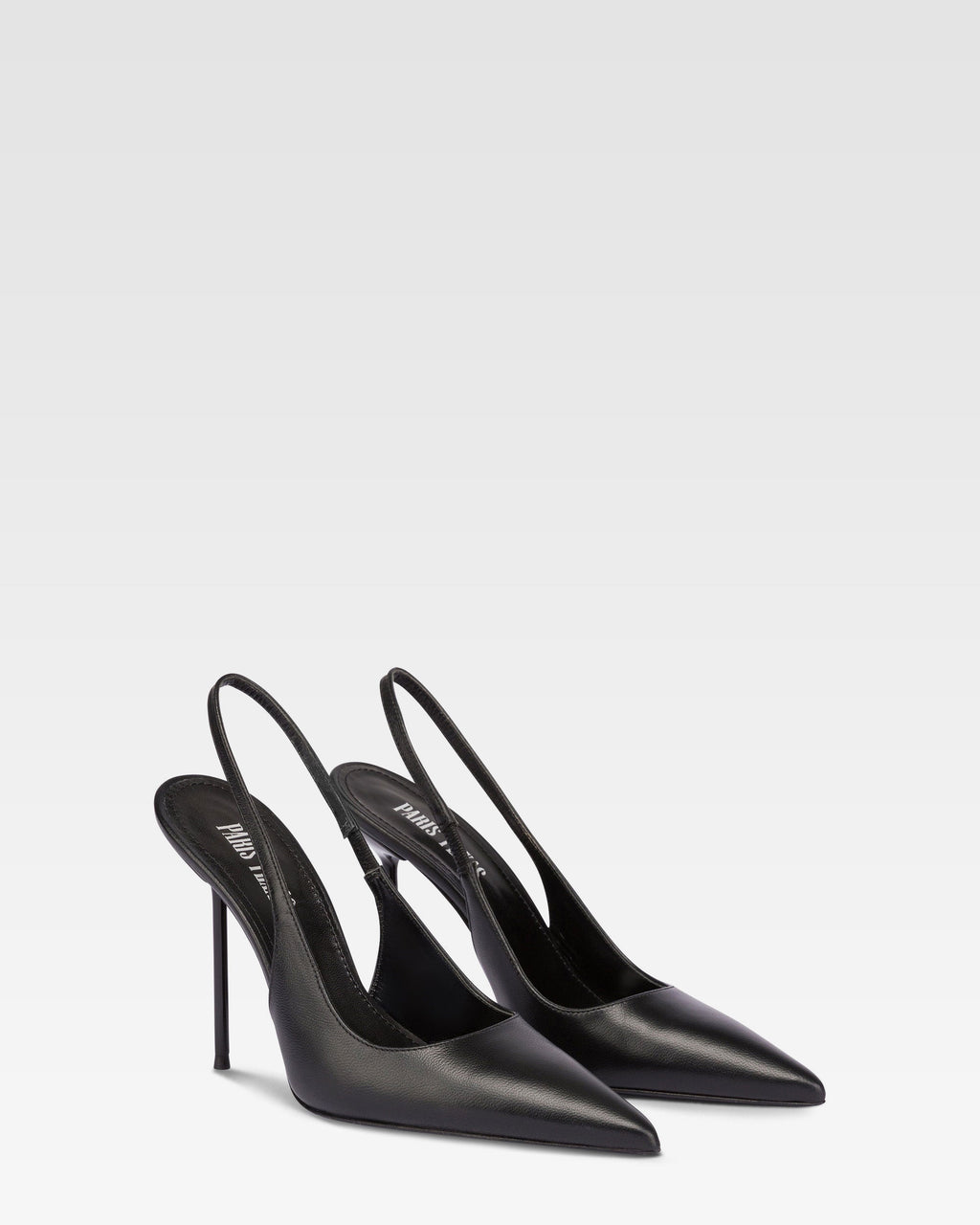 Zapatos destalonados de punta fina en suave piel negra