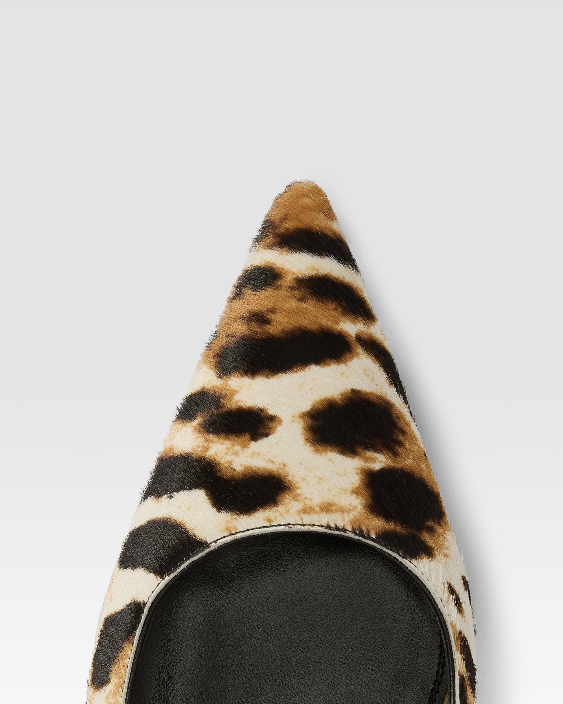 Escarpins a bride arriere en cuir de vachette a imprime leopard blanc