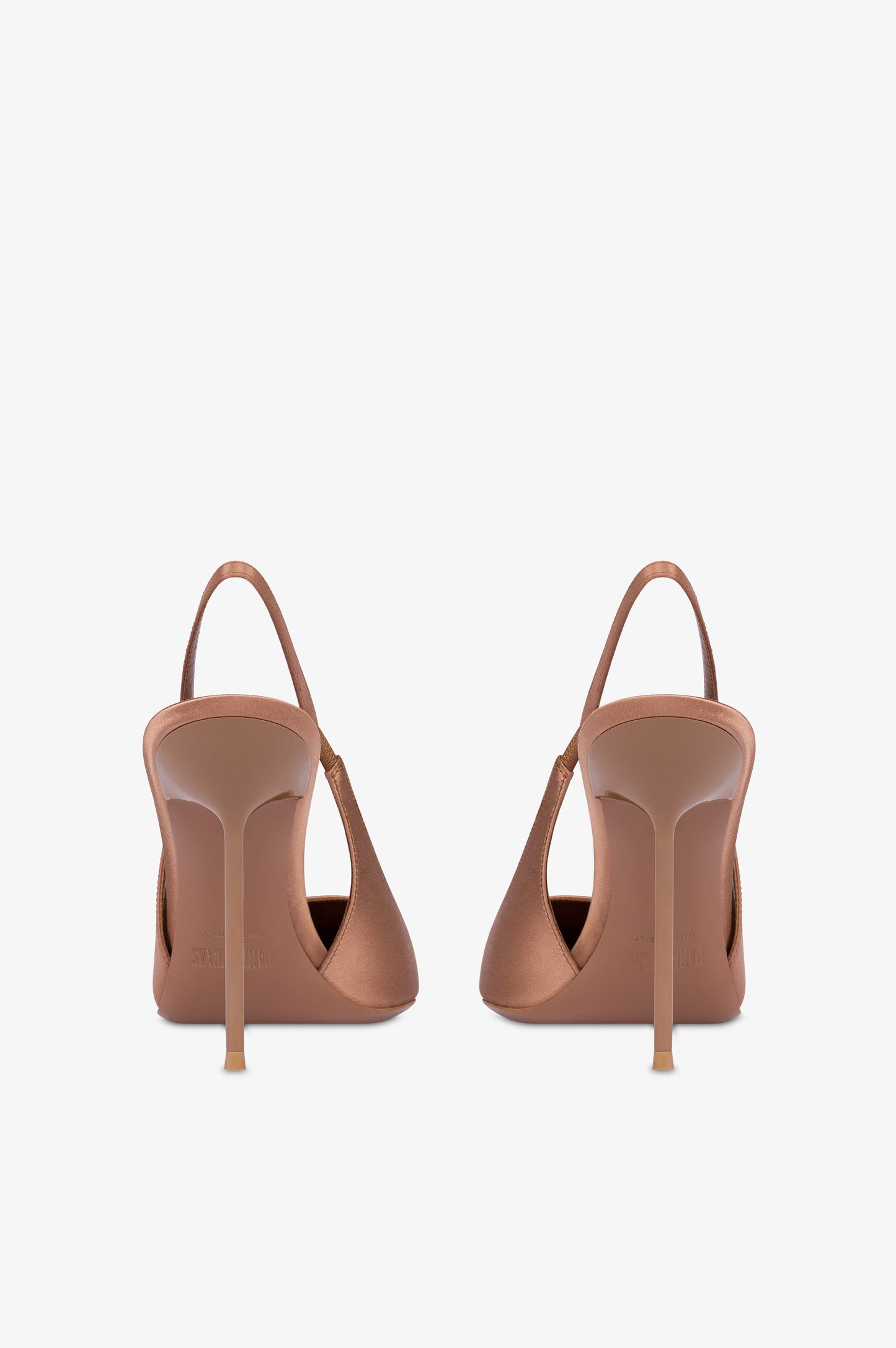 Slingbacks in caramel satin.