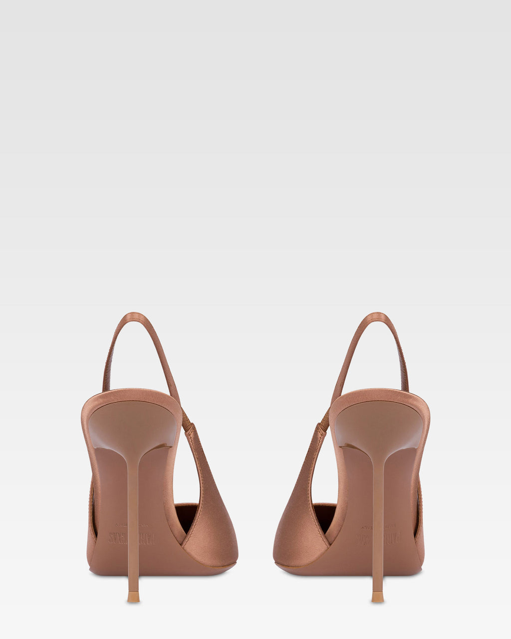 Slingbacks in caramel satin.