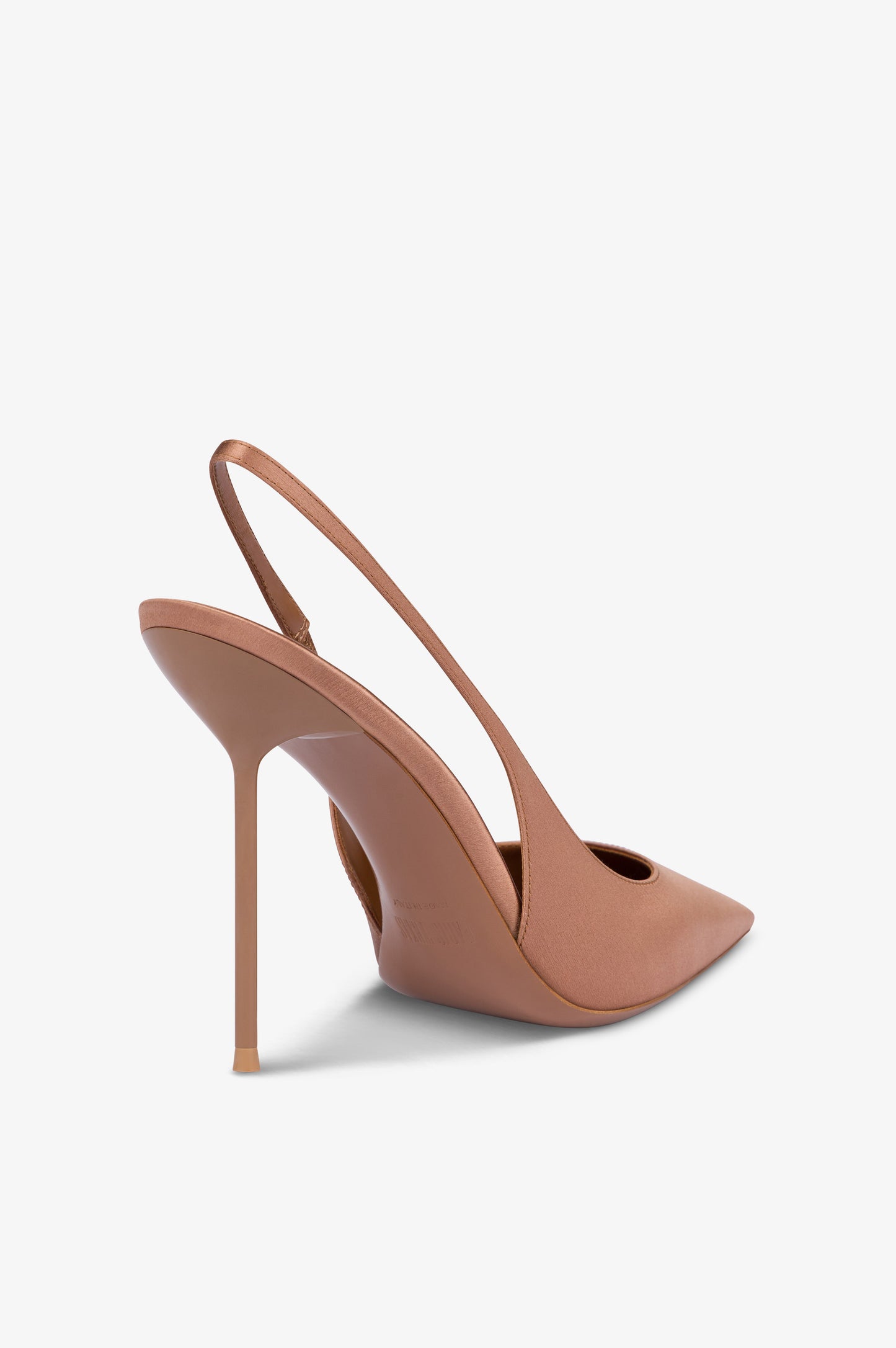 Slingbacks in caramel satin.