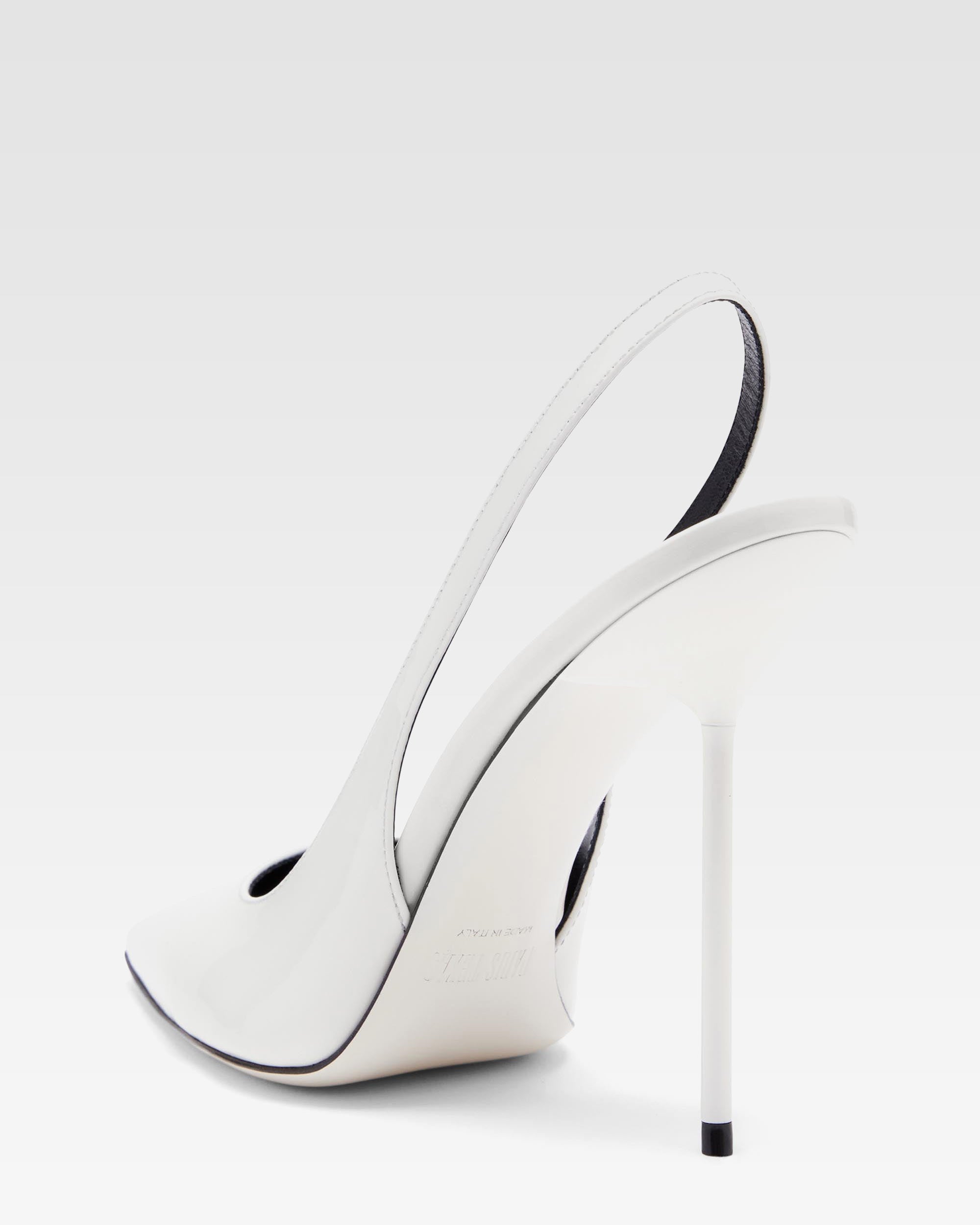 Slingback-Pumps aus weissem Lackleder