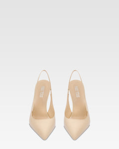 Slingbacks de charol color almendra