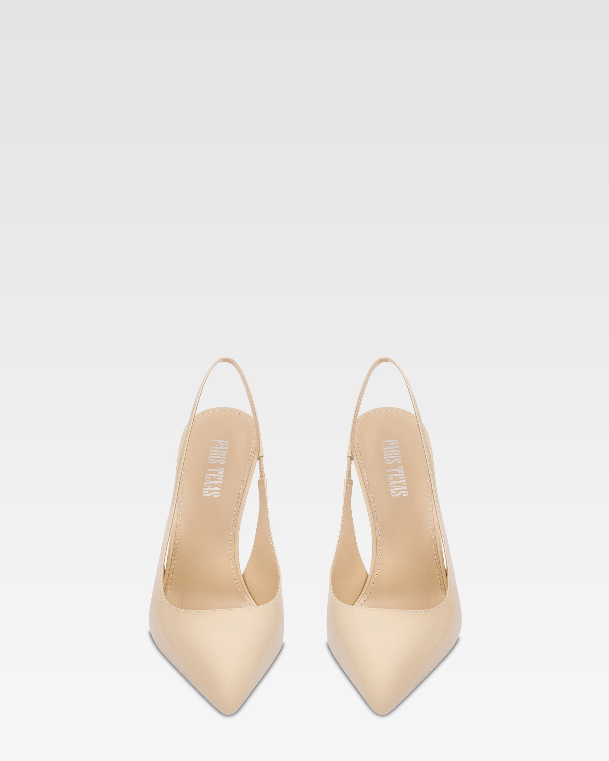 Slingbacks aus mandelfarbenem Lackleder