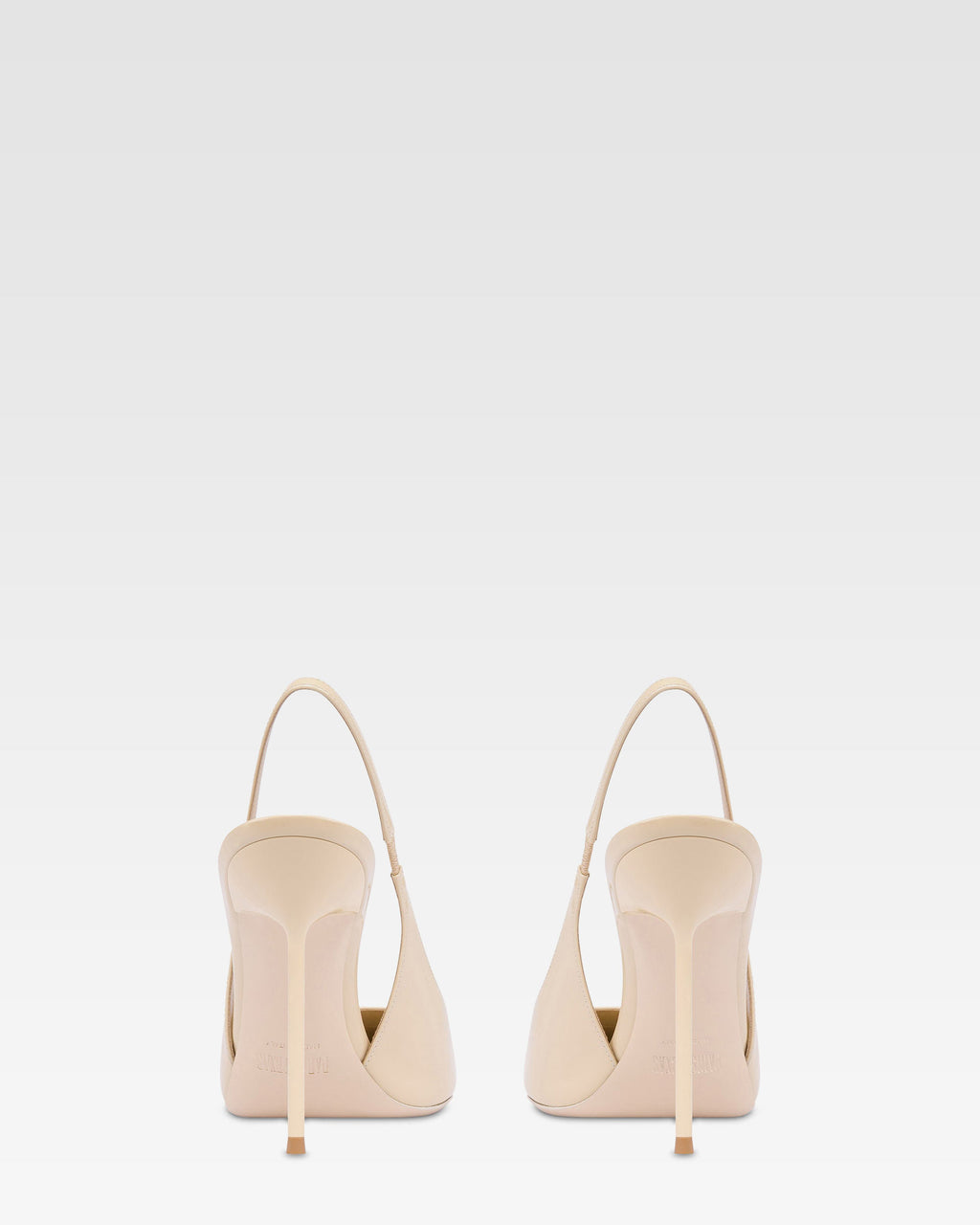 Slingbacks de charol color almendra