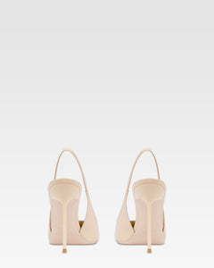 Slingbacks de charol color almendra