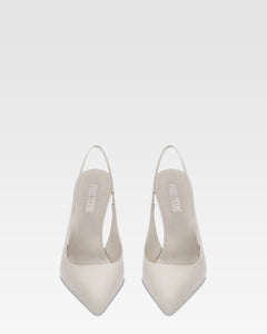 Slingbacks de charol gris