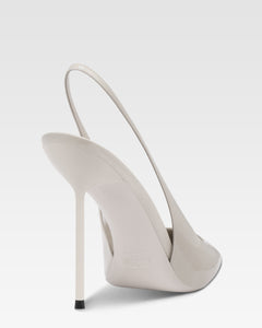 Slingbacks de charol gris