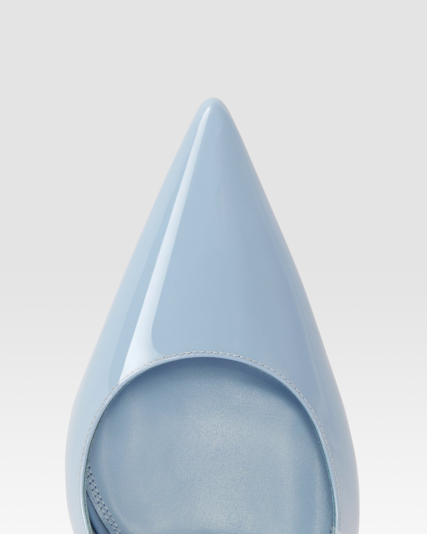 Slingbacks in denim-colored patent leather