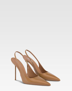 Slingbacks in caramel patent leather
