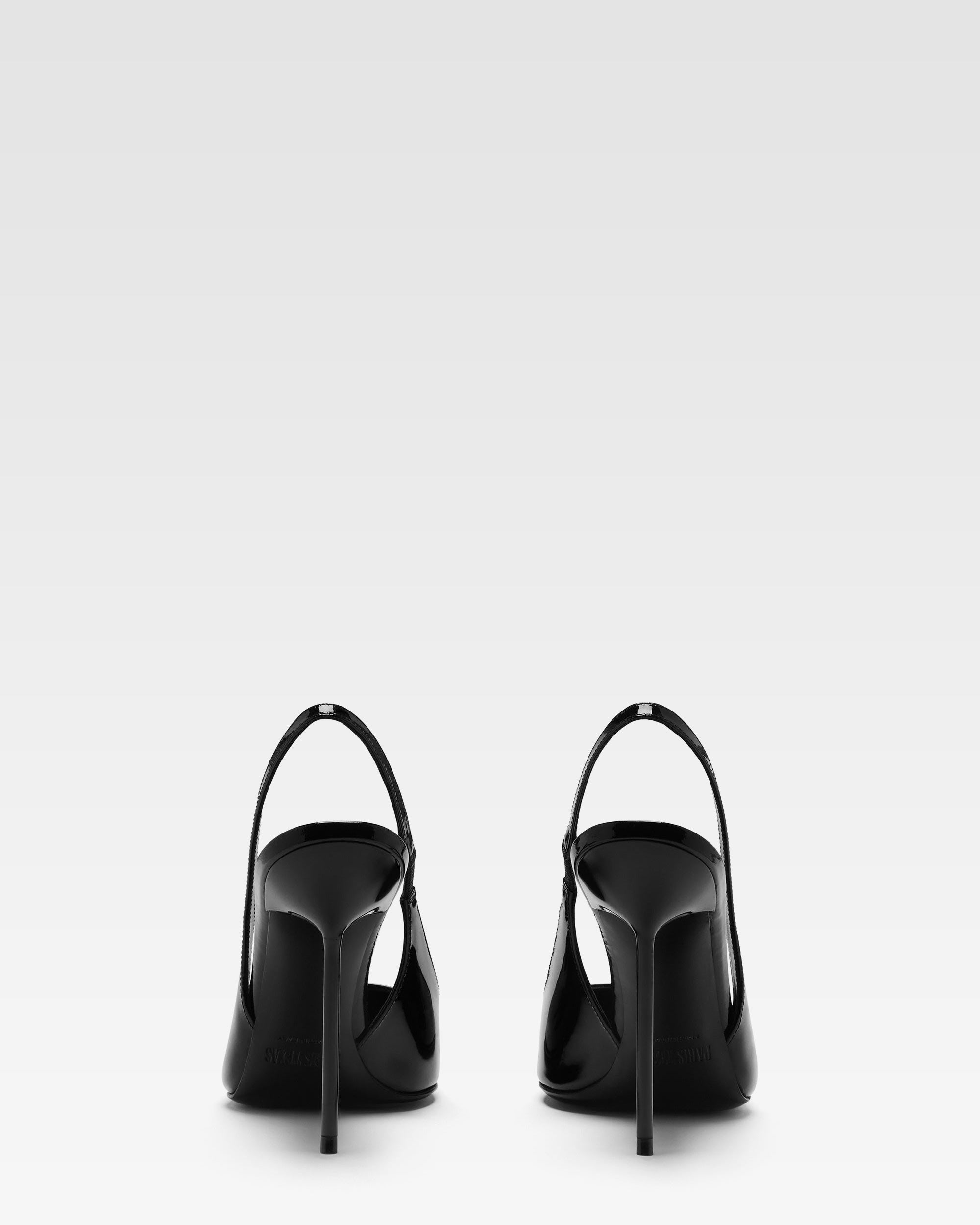 Slingback-Pumps aus schwarzem Lackleder