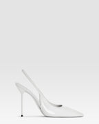 Slingbacks aus optisch weissem Lackleder
