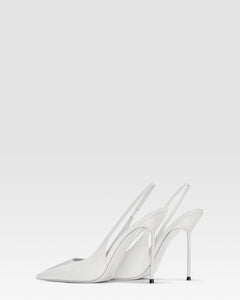 Slingbacks aus optisch weissem Lackleder