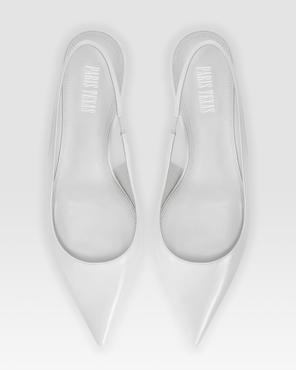 Slingbacks aus optisch weissem Lackleder