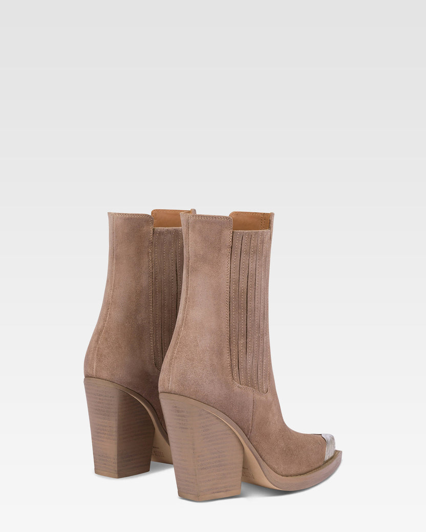 Suede texan ankle boot with metallic toe