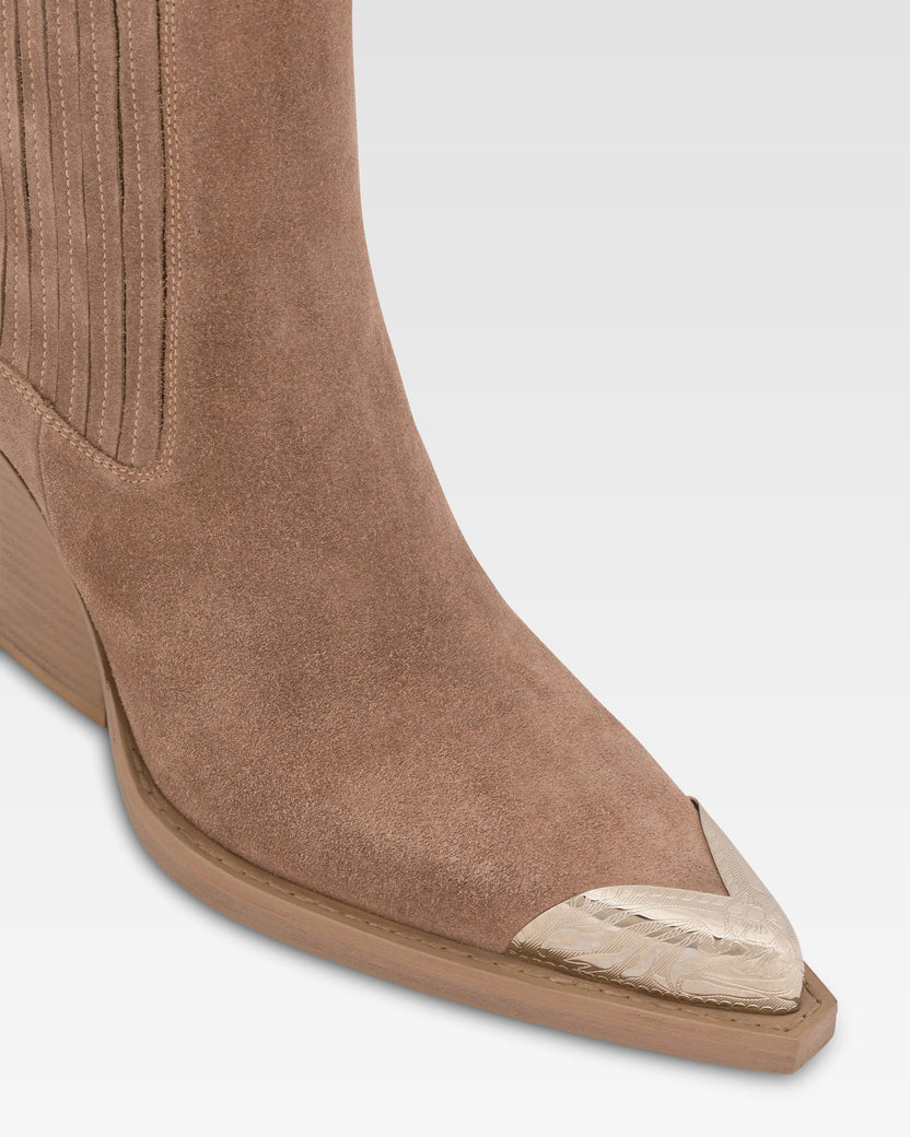 Suede texan ankle boot with metallic toe