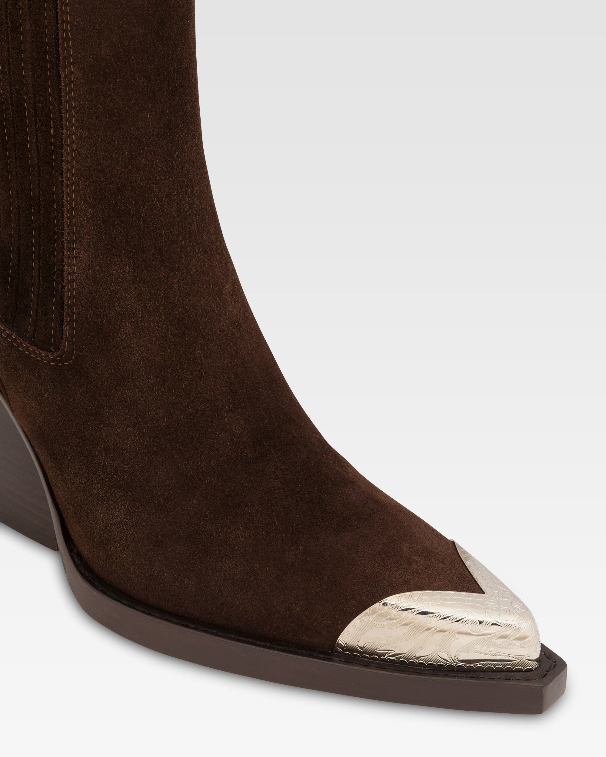 Suede texan ankle boot with metallic toe