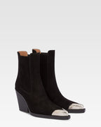 Bottines pointues en cuir daim lisse ecru