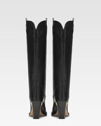 Stiefel aus schwarzem Leder mit Verzierung an der Schuhspitze